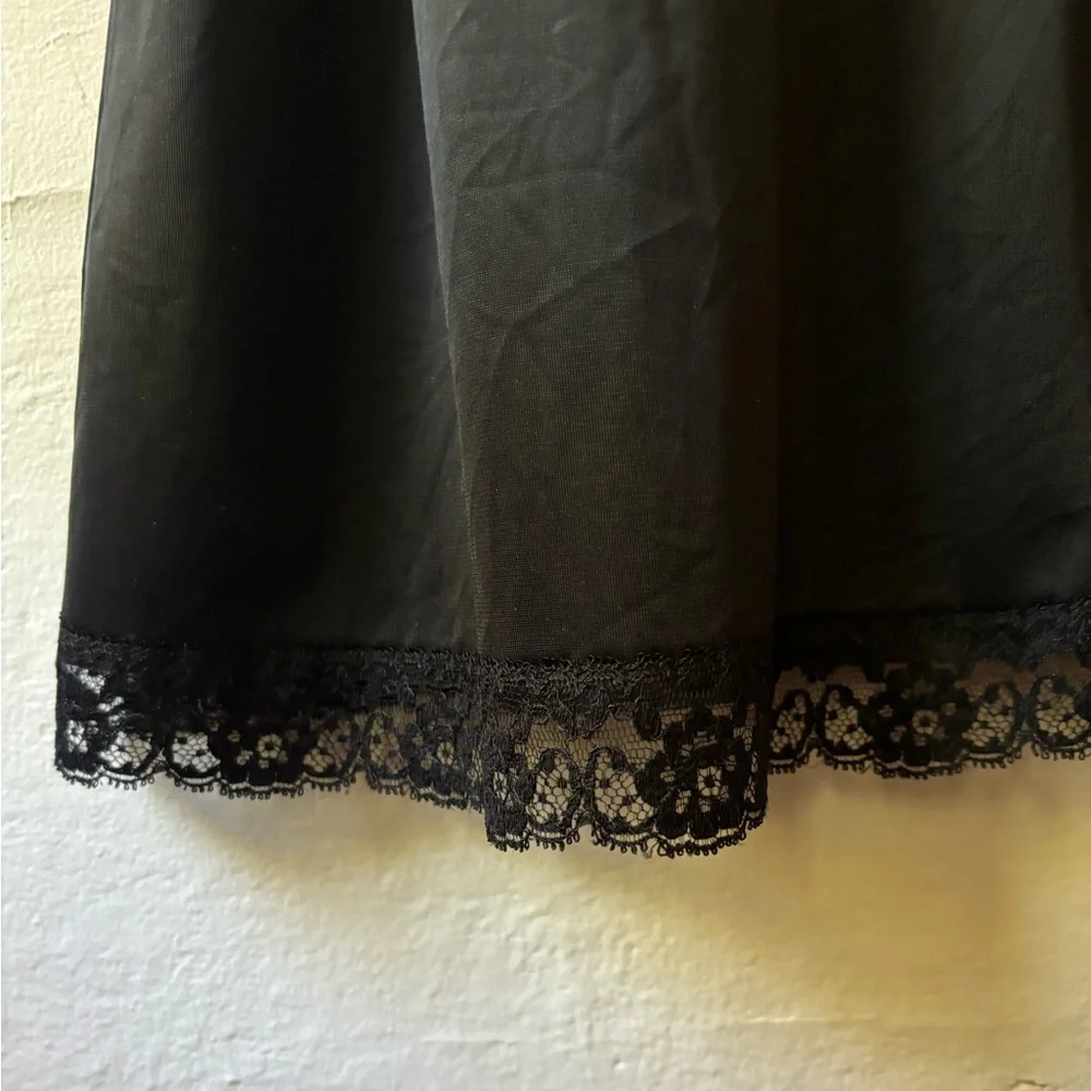 Vintage y2k black and white slip with lace details - Picture 8 of 9